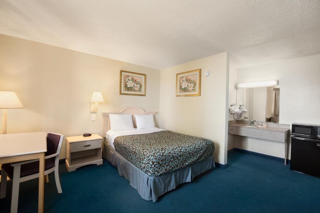 Days Inn Pensacola North Ferry Pass Kültér fotó